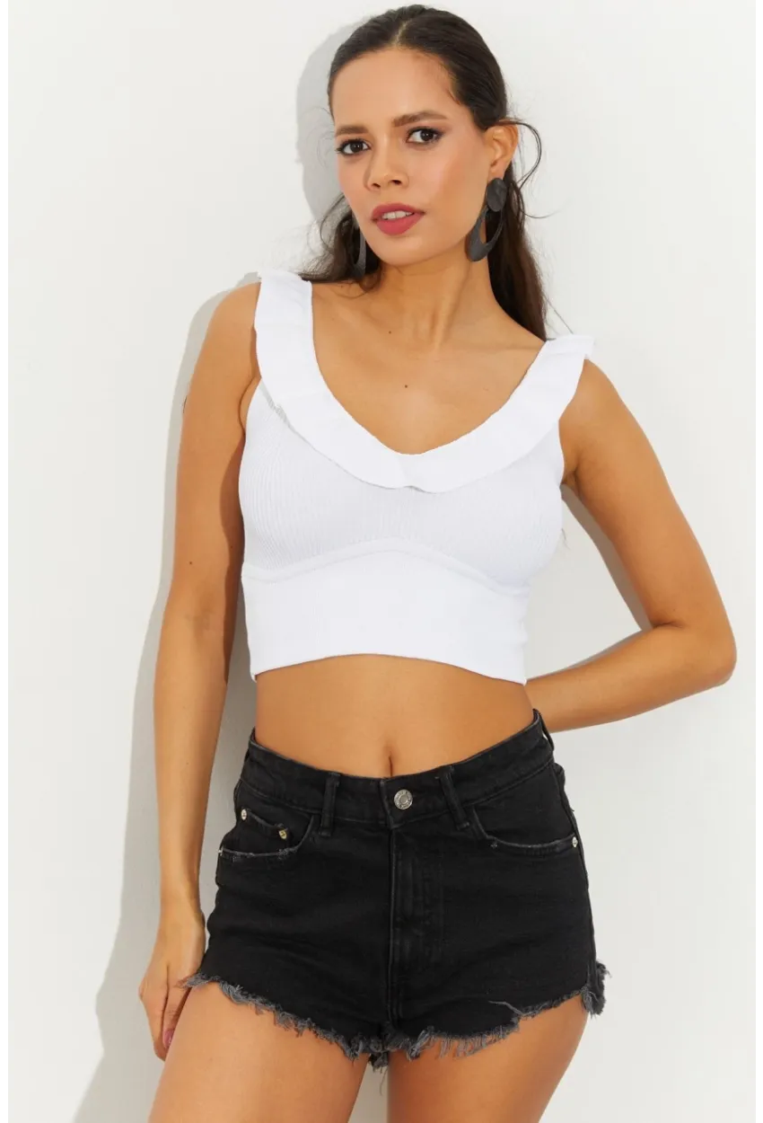 Kadın Beyaz Fırfırlı Triko Crop Bluz SMT210