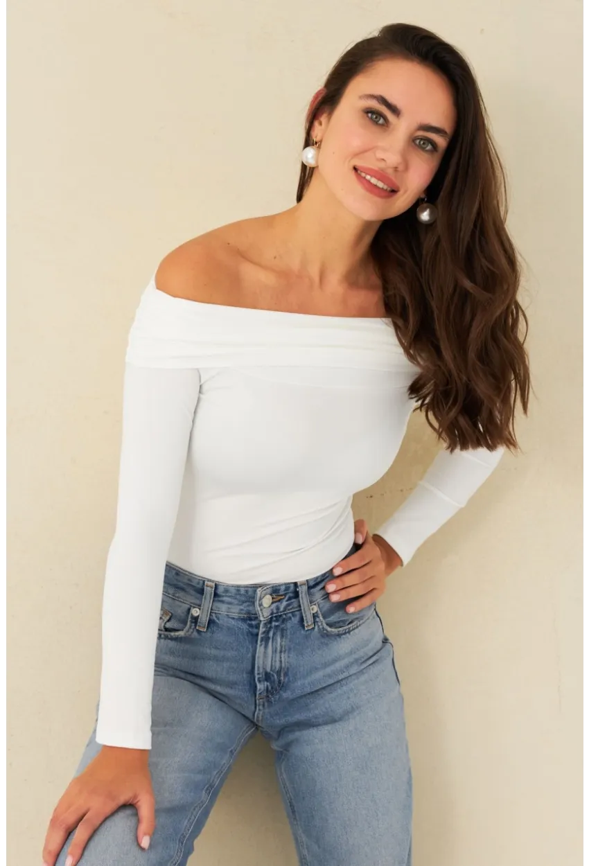 Kadın Beyaz Madonna Yaka Çıtçıtlı Body CG388