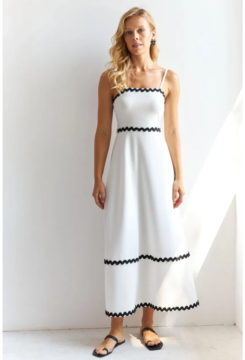 Kadın Beyaz Nakış Detaylı Midi Elbise HOL2128