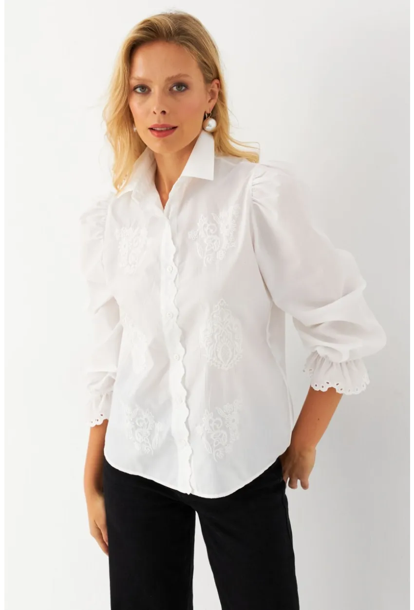 Kadın Beyaz Nakışlı Gömlek MQS1908