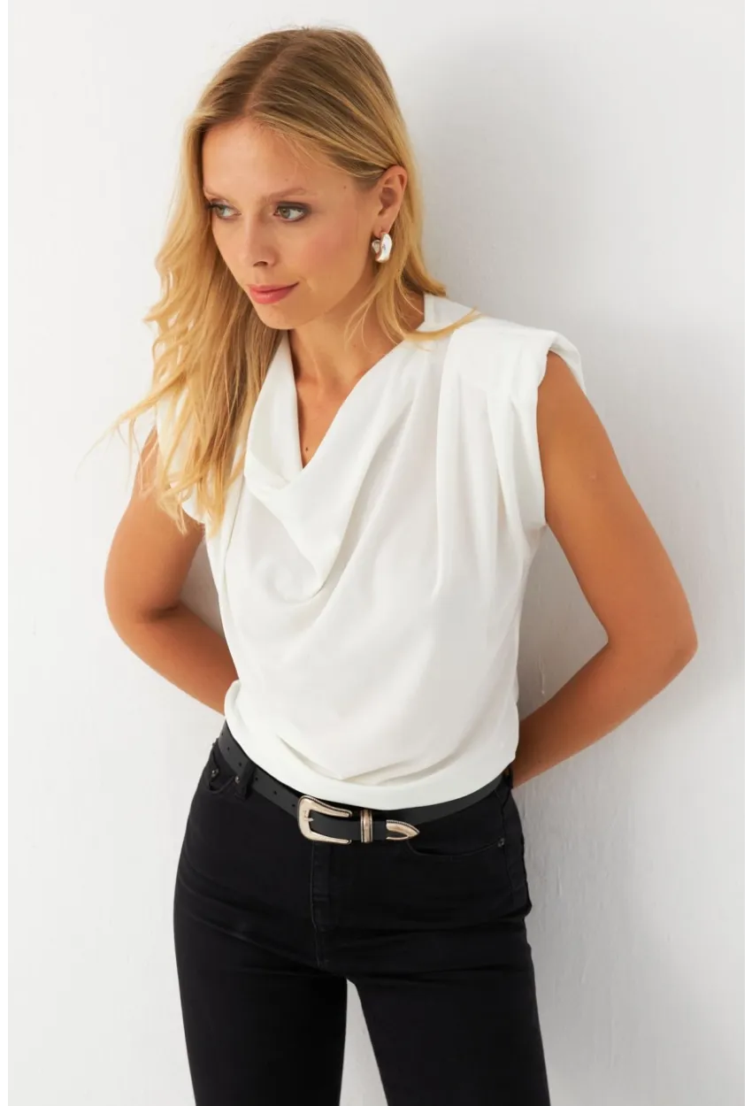 Kadın Beyaz Omuzları Vatkalı Degaje Bluz ELT3234