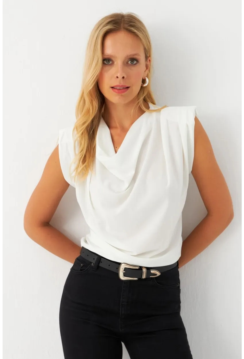 Kadın Beyaz Omuzları Vatkalı Degaje Bluz ELT3234