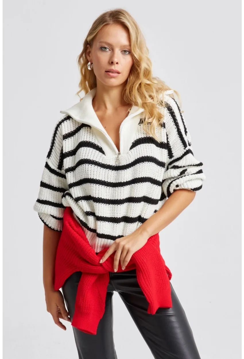 Kadın Beyaz-Siyah Fermuarlı Çizgili Kazak MSS133