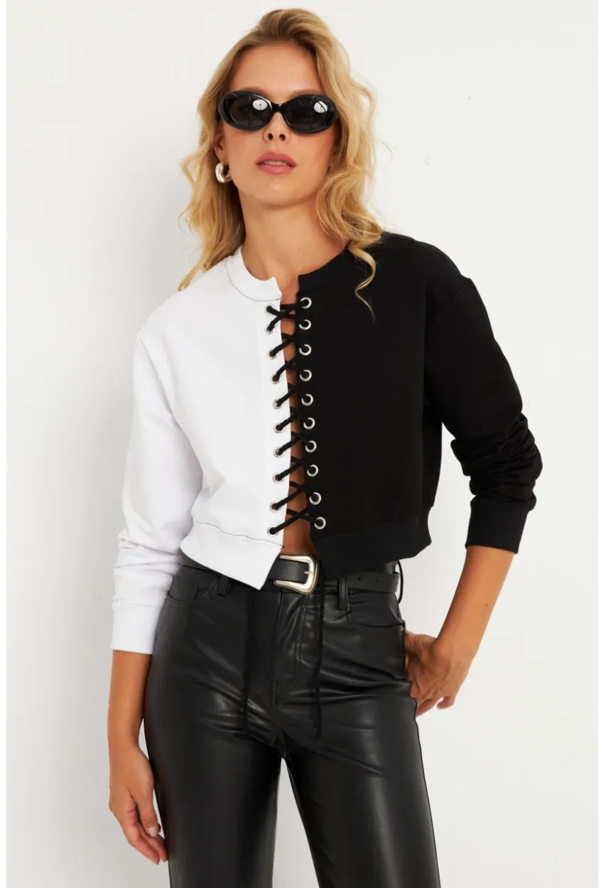 Kadın Beyaz-Siyah Kuşgözlü Kısa Sweatshirt TF02