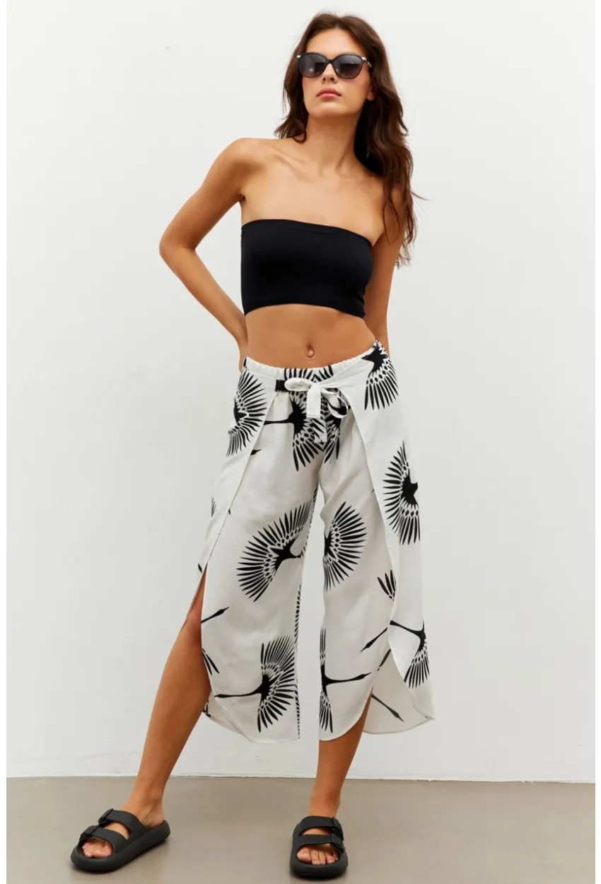 Kadın Beyaz-Siyah Pareo Desenli Pantolon ÖM402