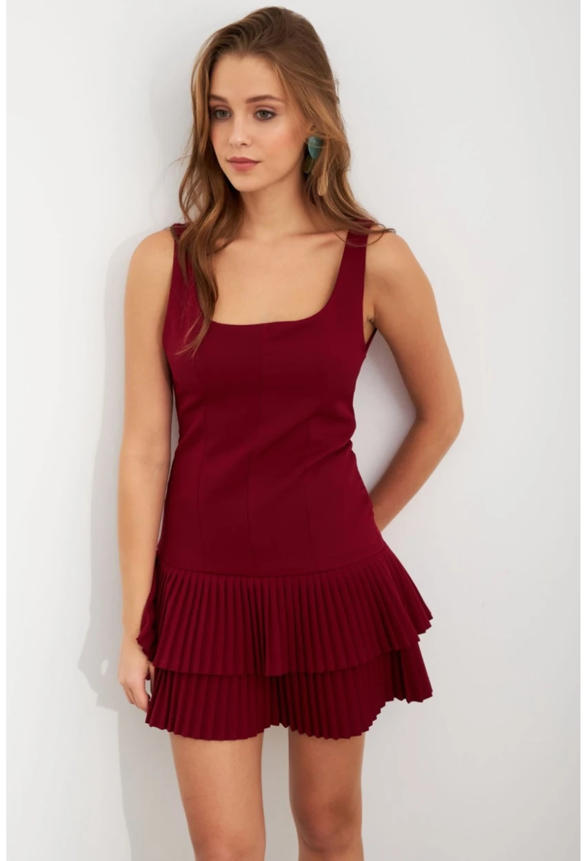 Kadın Bordo Sırt Dekolteli Fırfırlı Şortlu Mini Elbise FRY101