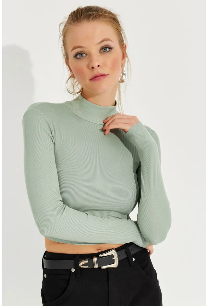 Kadın Çağla Yeşili Sırtı Düğümlü Kaşkorse Crop Bluz AYD254