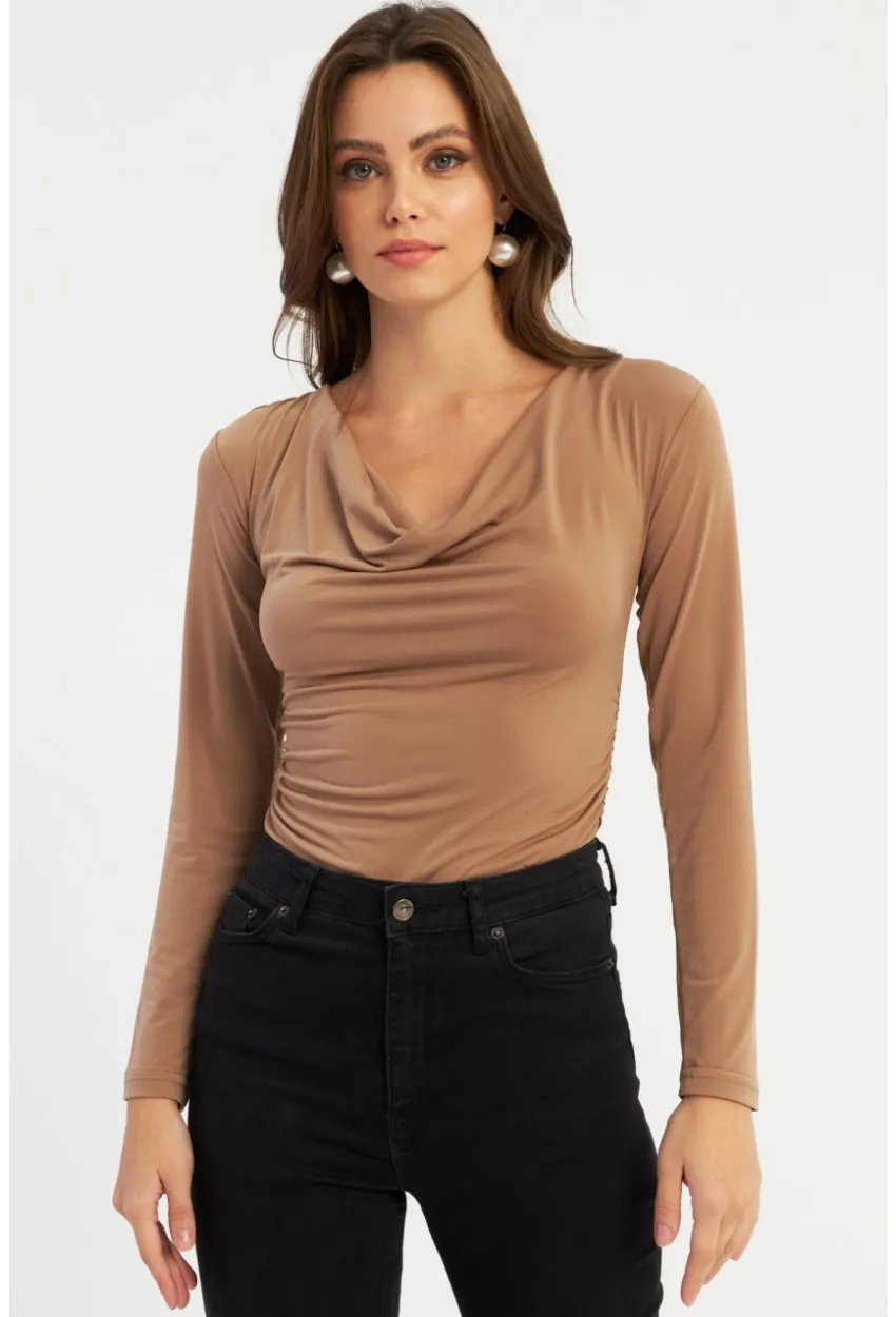 Kadın Camel Degaje Yaka Büzgülü Bluz FRY2248