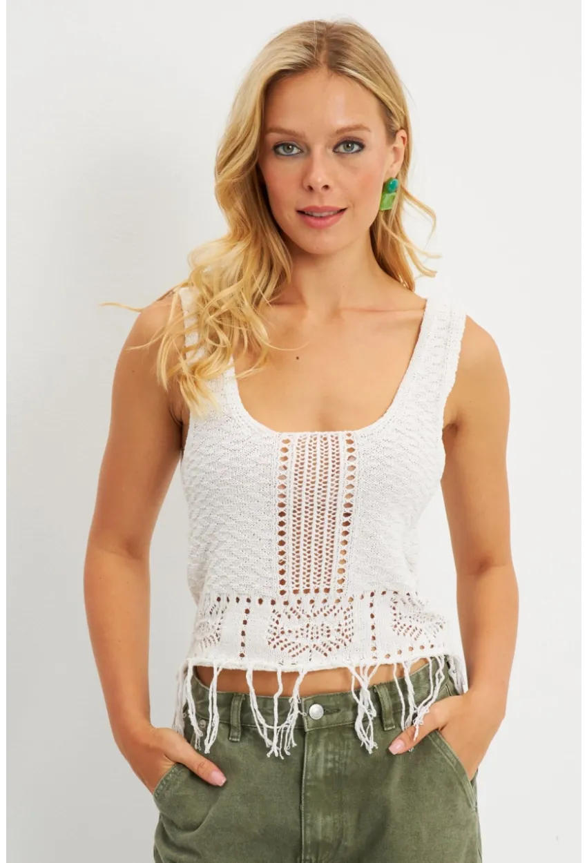 Kadın Ekru Ajurlu Püsküllü Triko Bluz YV228