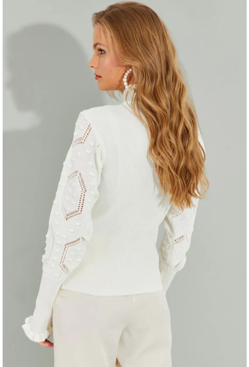 Kadın Ekru Kolları Ajurlu Triko Bluz SMT218