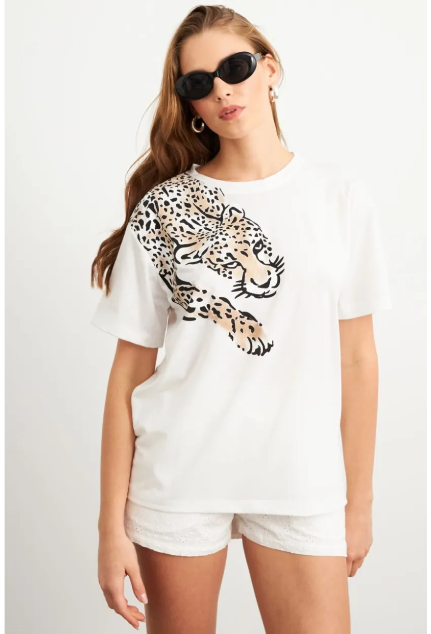 Kadın Ekru Leopar Baskılı T-Shirt FİR2137