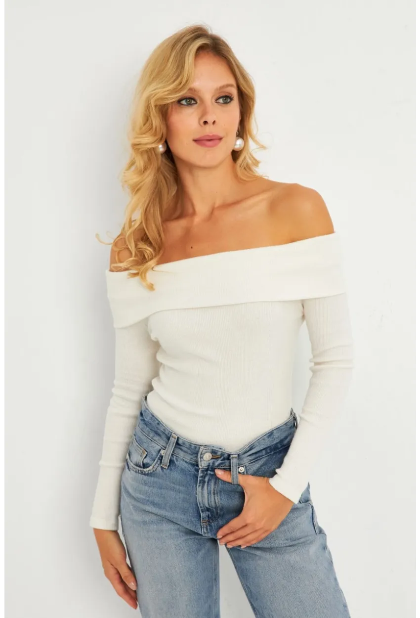 Kadın Ekru Madonna Yaka Bluz CG377