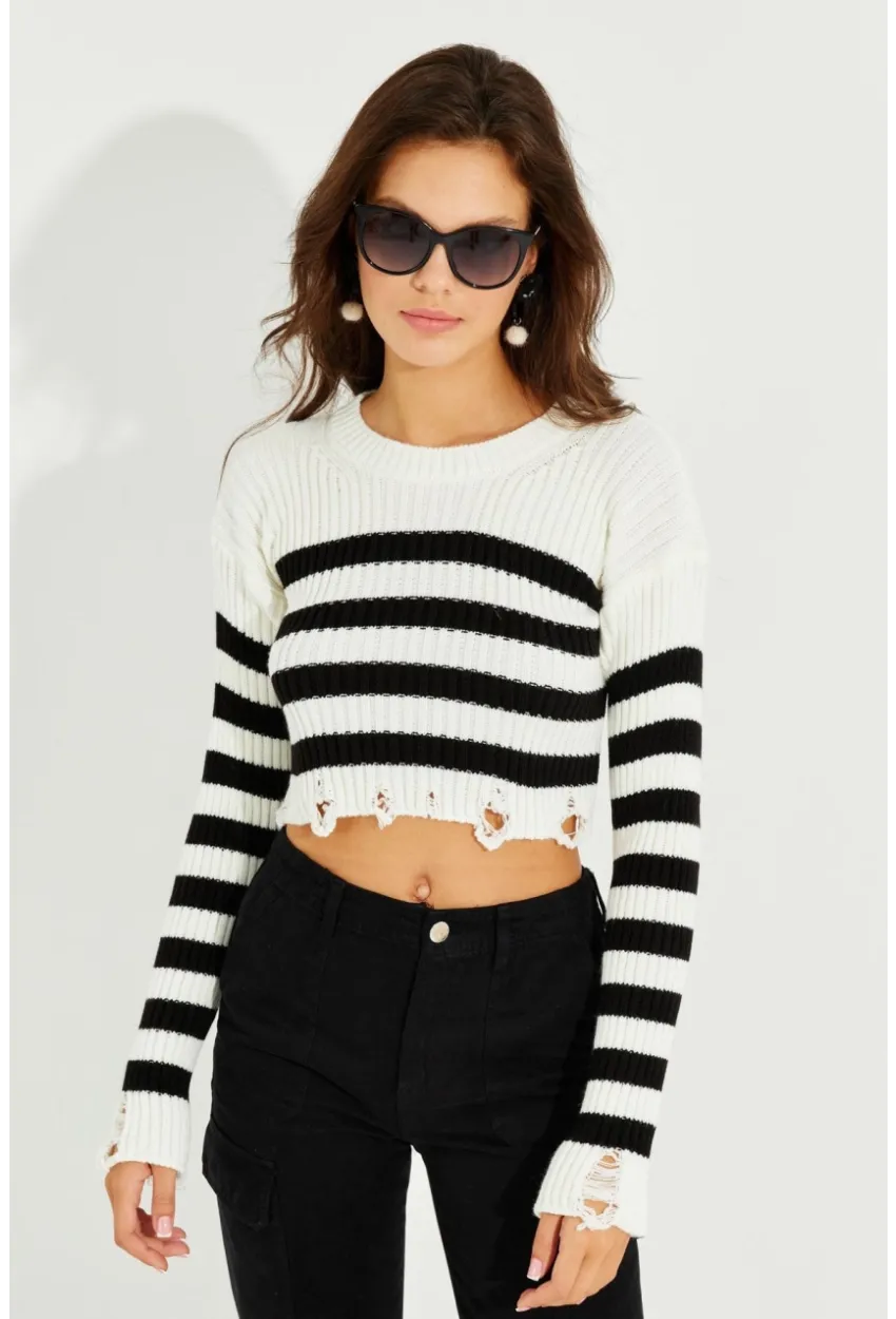 Kadın Ekru-Siyah Çizgili Yırtık Crop Kazak SF2200