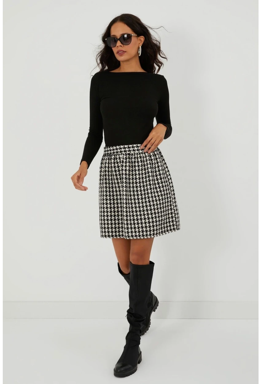 Kadın Ekru-Siyah Kazayağı Desenli Mini Kaşe Etek KN53