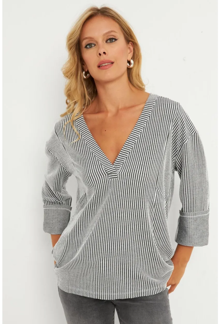 Kadın Gri Çizgili Cepli Sweatshirt TF01