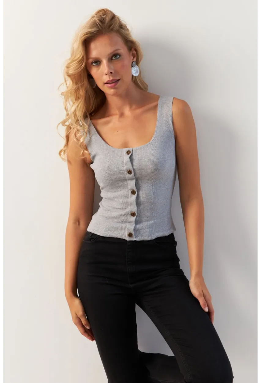 Kadın Gri Düğme Aksesuarlı Bluz MK14