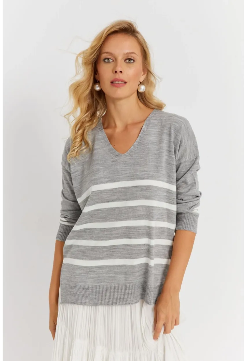 Kadın Gri V Yaka Çizgili Triko Kazak YİL550