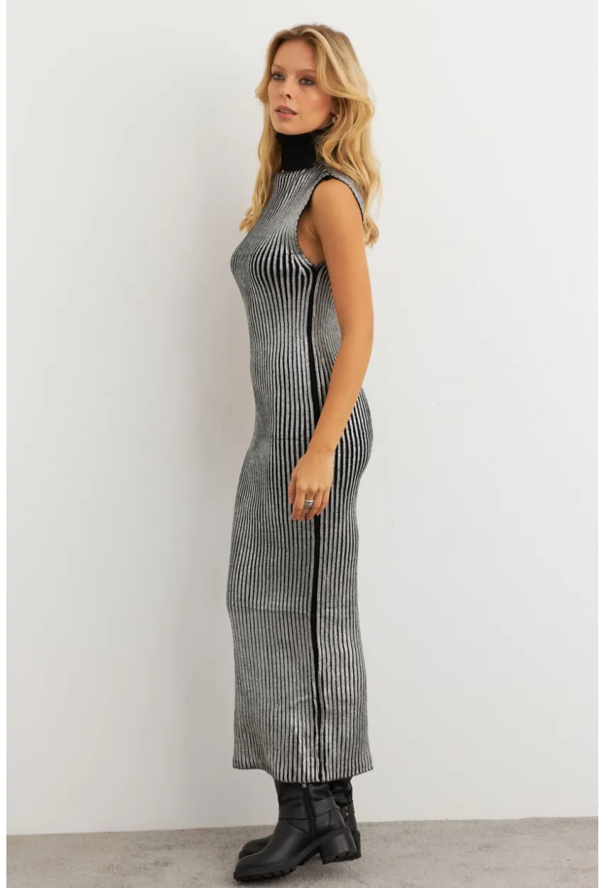 Kadın Gümüş Rengi Varaklı Balıkçı Maxi Elbise RM599