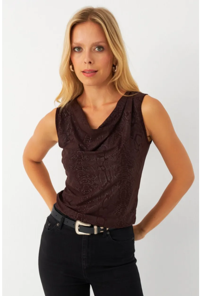 Kadın Kahverengi Degaje Yaka Kolsuz Bluz LPP1297