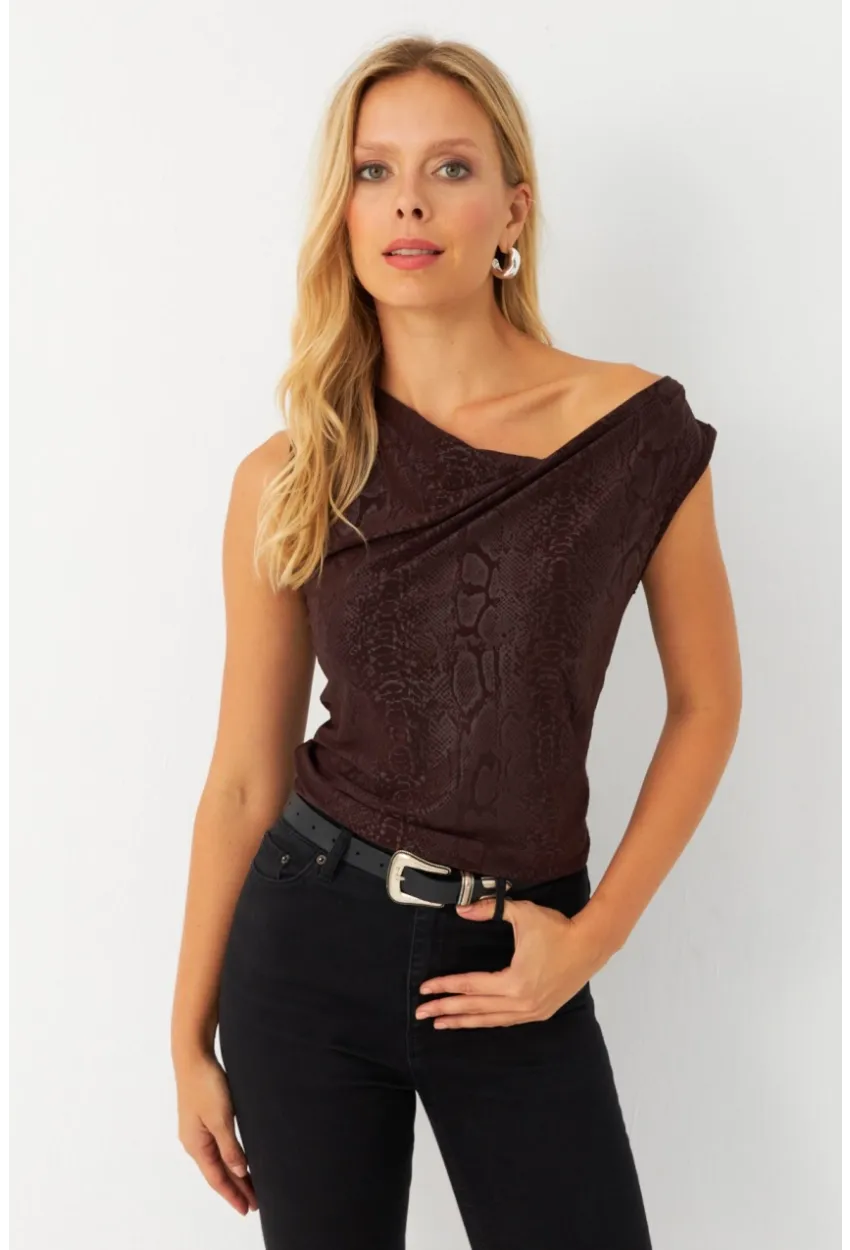 Kadın Kahverengi Degaje Yaka Kolsuz Bluz LPP1297