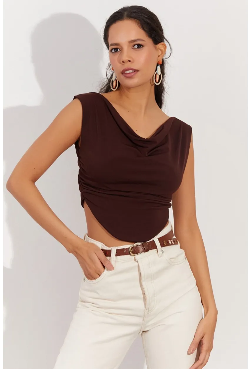 Kadın Kahverengi Degaje Yaka Yanları Büzgülü Crop Bluz B2494