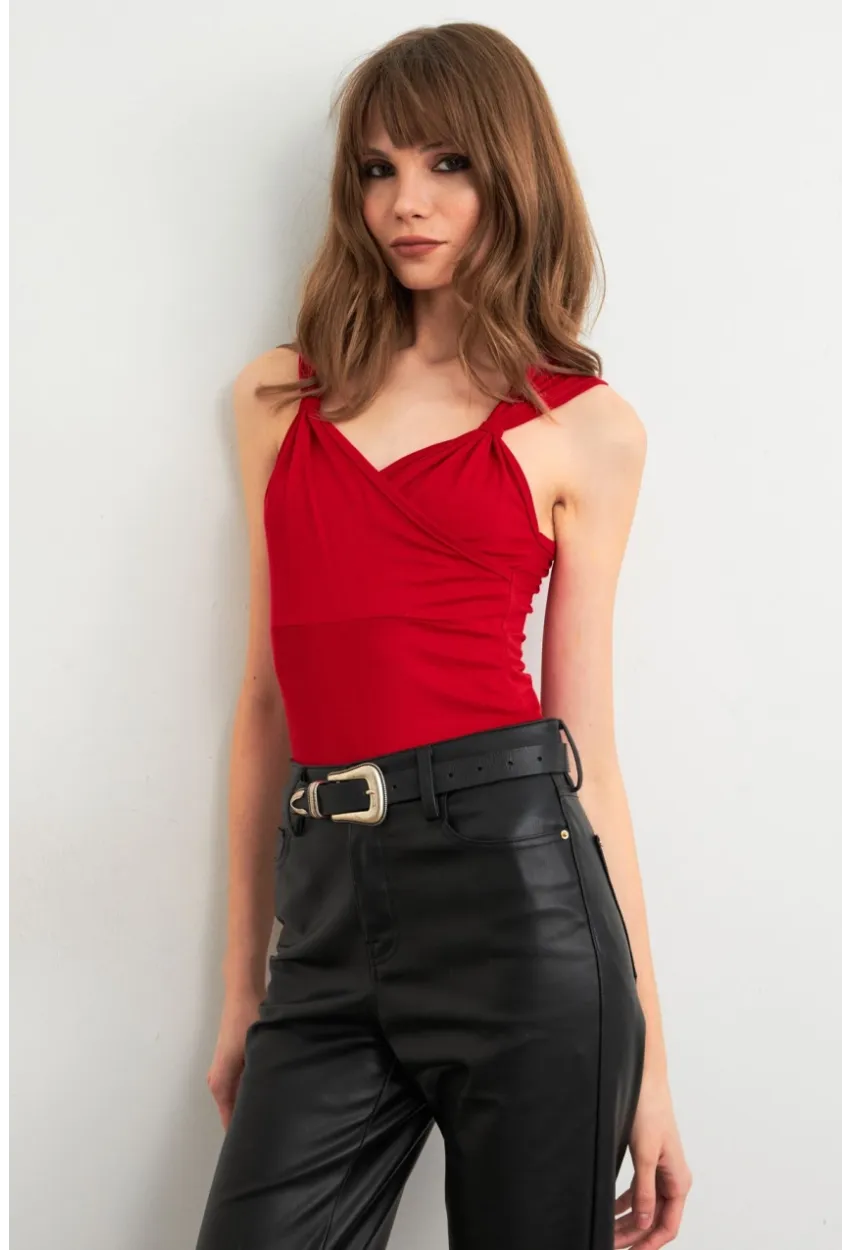 Kadın Kırmızı Omuz Büzgülü Kruvaze Bluz EY3039