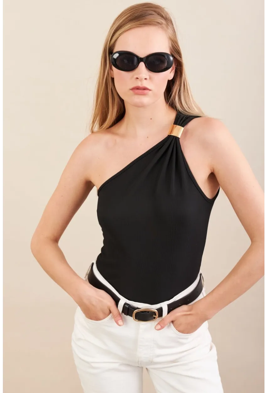 Kadın Siyah Asimetrik Aksesuarlı Bluz FRY2311