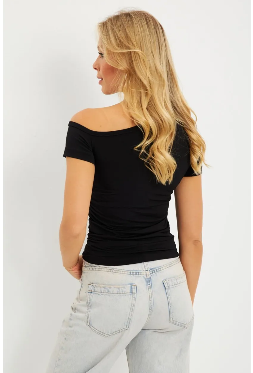 Kadın Siyah Asimetrik Yaka Büzgüllü Bluz DMR332