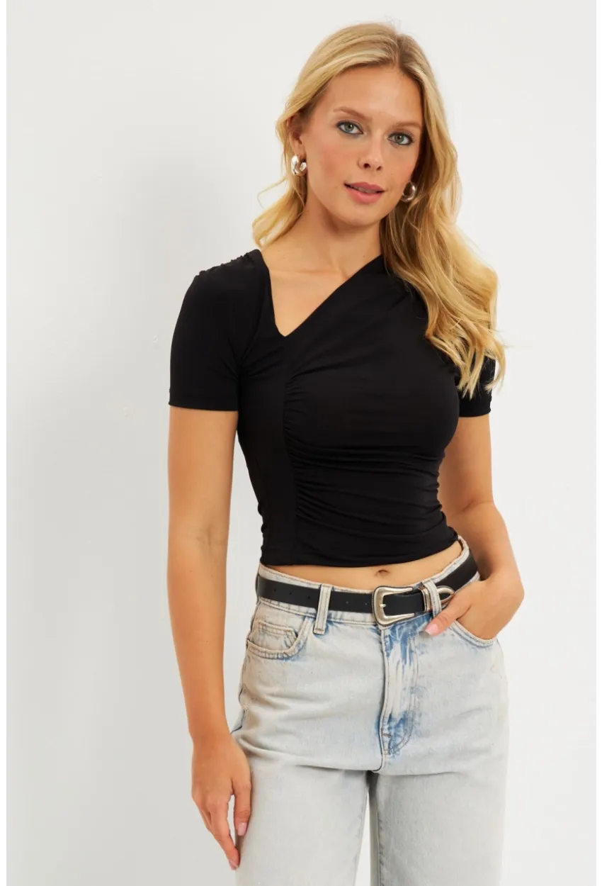Kadın Siyah Asimetrik Yaka Büzgülü Bluz YZ1081