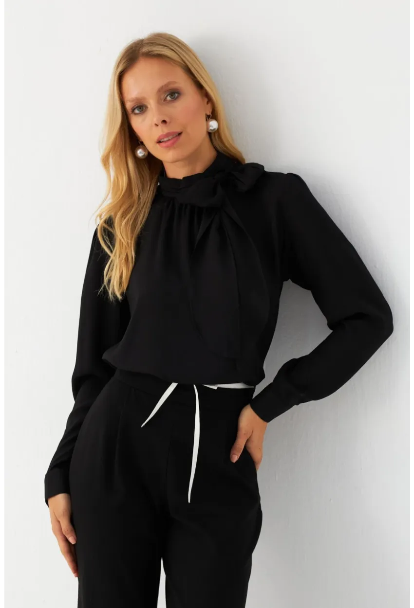 Kadın Siyah Bağlama Detaylı Bluz MAYD20