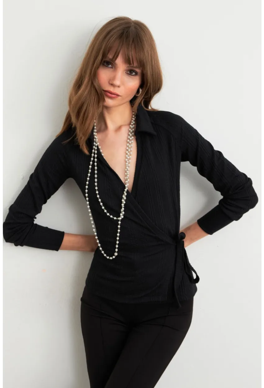 Kadın Siyah Bağlama Detaylı Bluz TF48