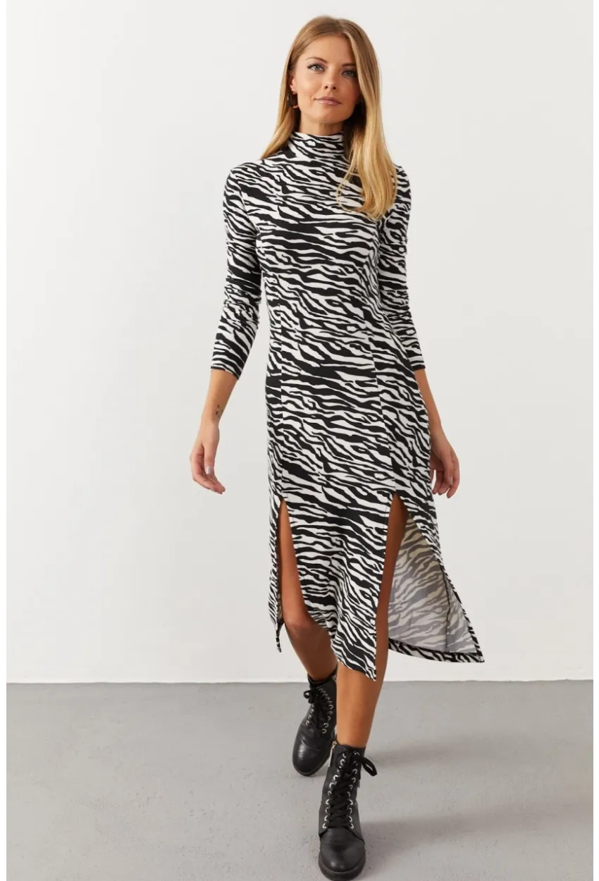 Kadın Siyah-Beyaz Çift Yırtmaçlı Zebra Desen Elbise EY1066