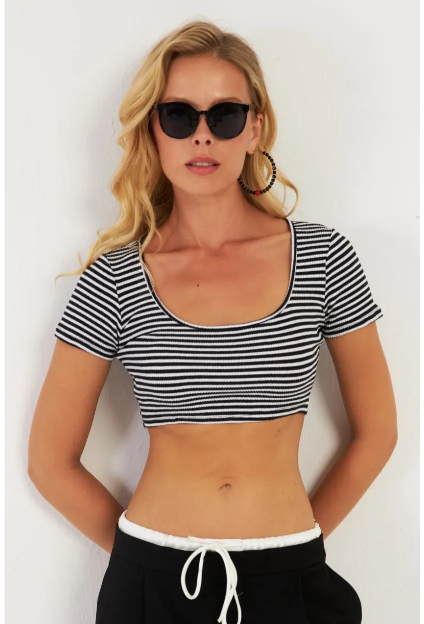 Kadın Siyah-Beyaz Çizgili Crop Bluz XL2022