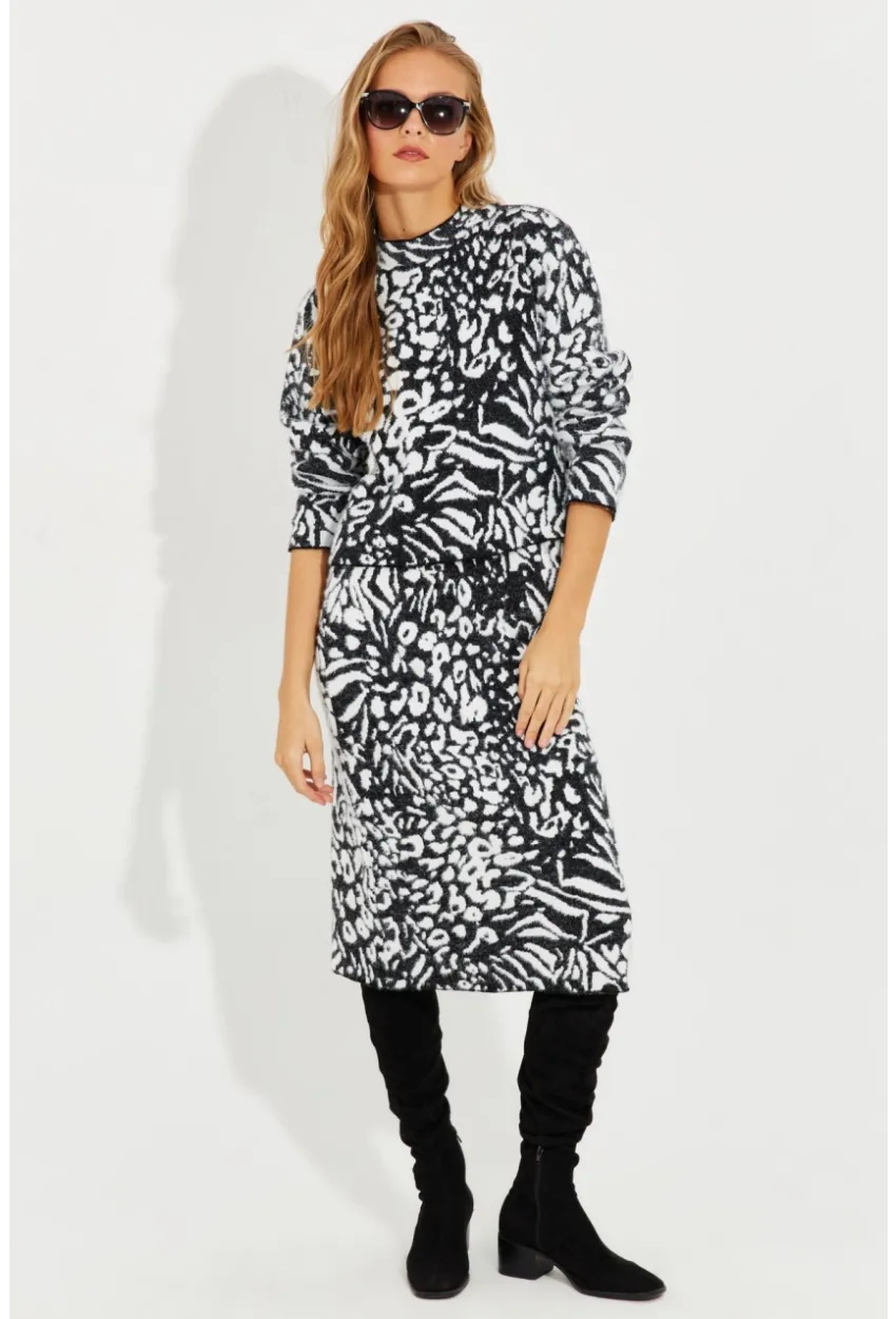 Kadın Siyah-Beyaz Desenli Alt Üst Triko Yumoş Etek Takım VİN30201