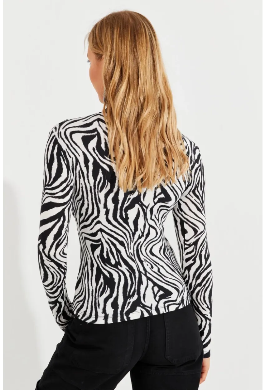 Kadın Siyah-Beyaz Önü Damla Zebra Desenli Bluz LPP1236