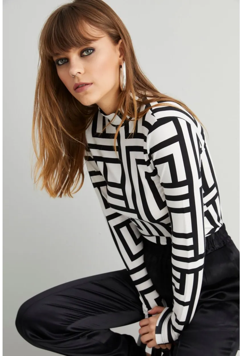 Kadın Siyah-Beyaz Yarım Balıkçı Desenli Bluz LPP1147