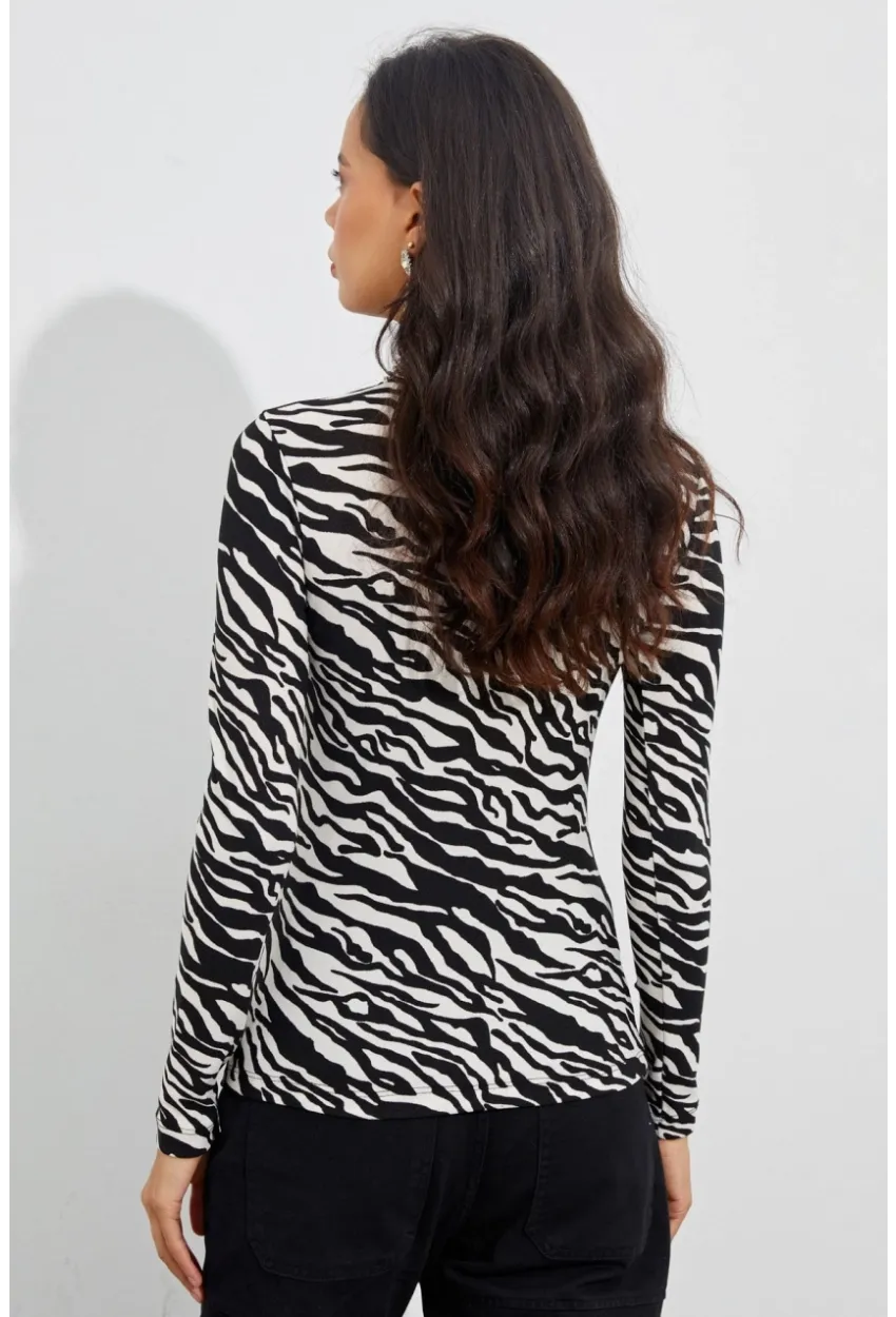 Kadın Siyah-Beyaz Zebra Desenli Balıkçı Bluz EY1524