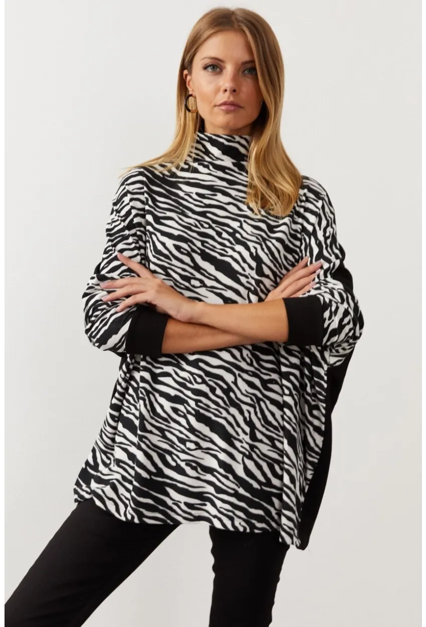 Kadın Siyah-Beyaz Zebra Desenli Balıkçı Yaka Salaş Bluz MEY1060
