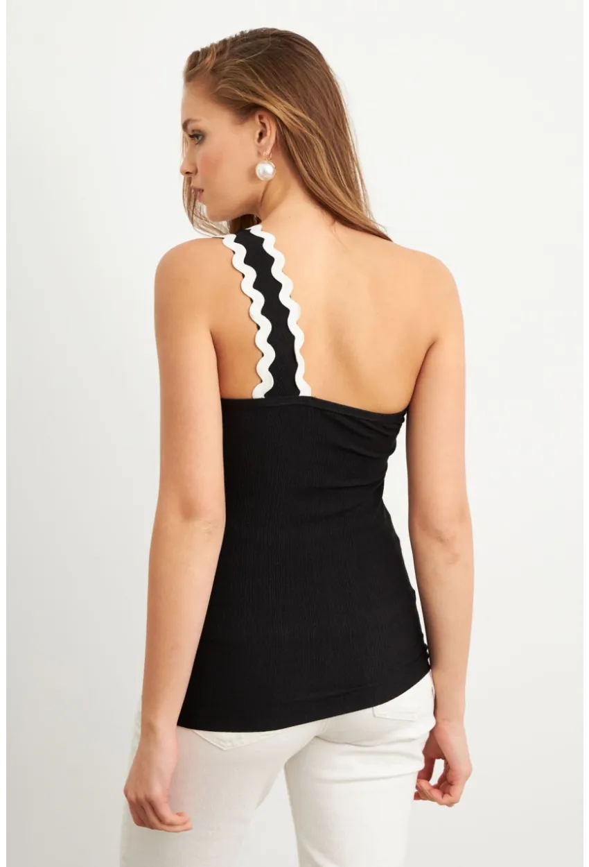 Kadın Siyah Biyeli Bluz EY3092