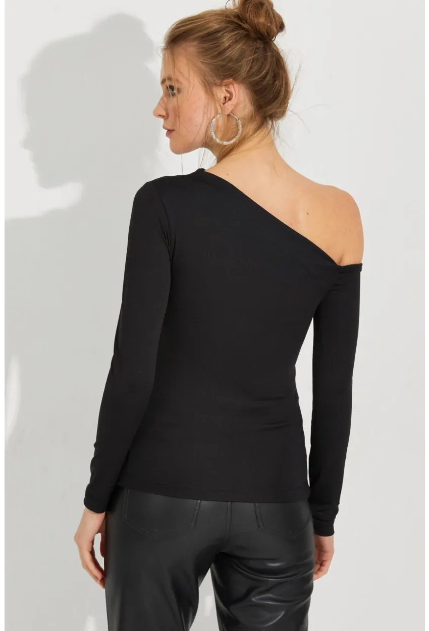 Kadın Siyah Çapraz Yaka Bluz EY2597