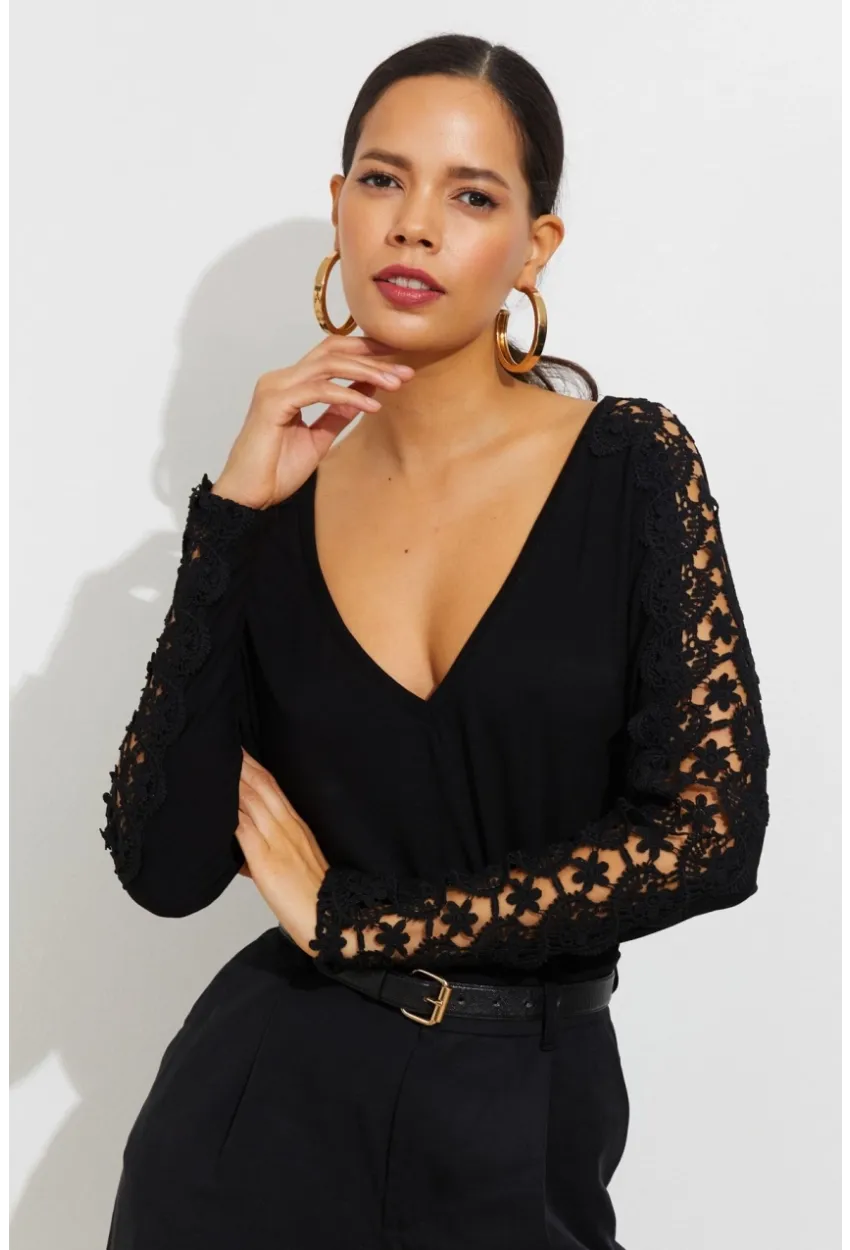 Kadın Siyah Dantel Detaylı V Yaka Bluz BK1622