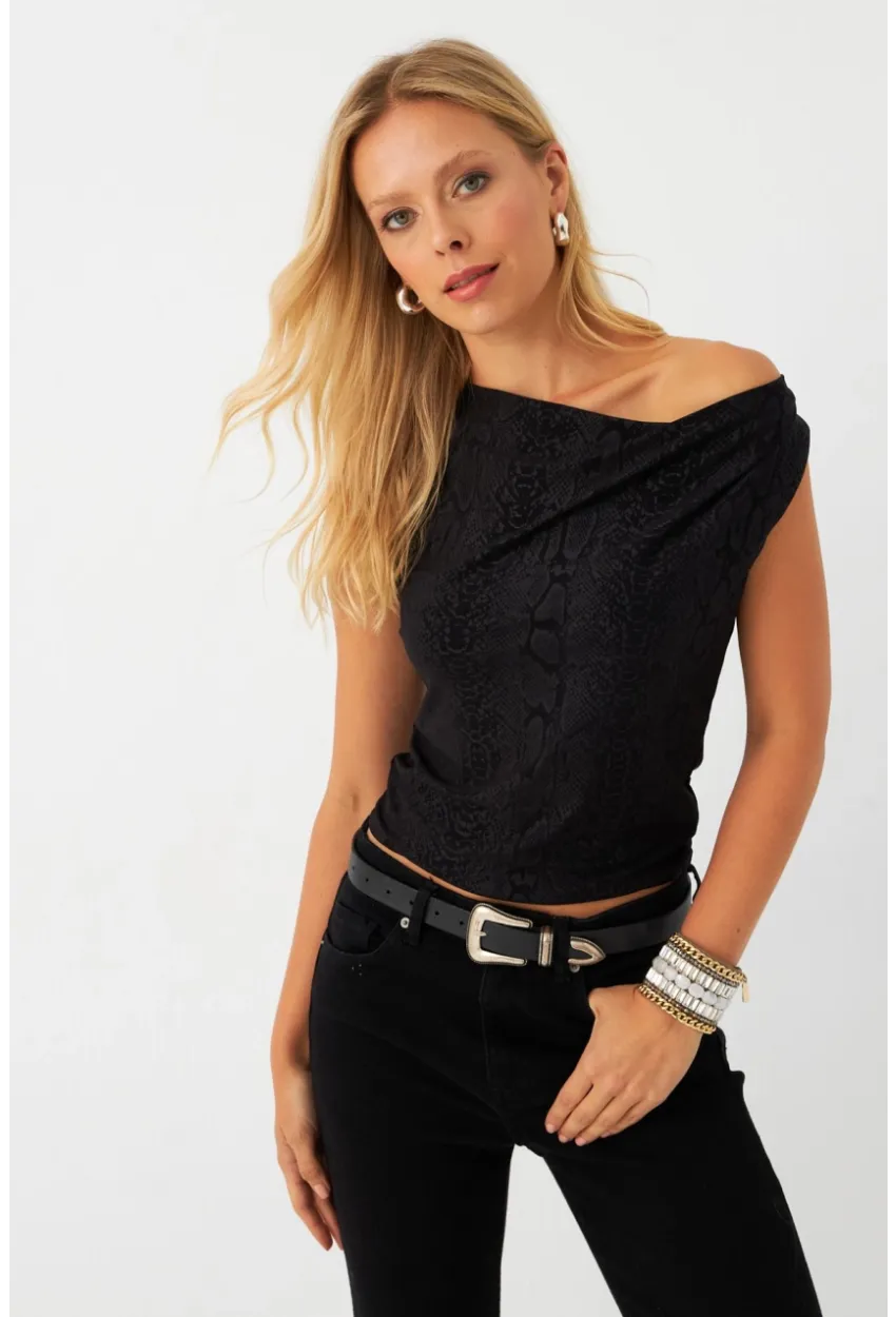 Kadın Siyah Degaje Yaka Kolsuz Bluz LPP1297