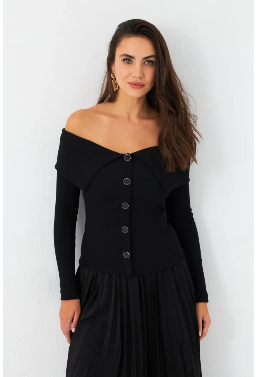 Kadın Siyah Düğme Detaylı Kaşkorse Bluz EY2985
