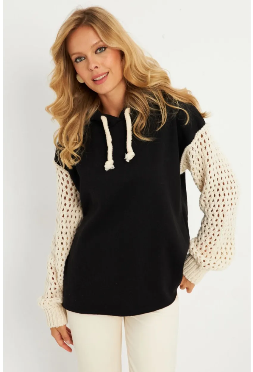 Kadın Siyah-Ekru Kolları Ajurlu Kapüşonlu Sweatshirt YLE12