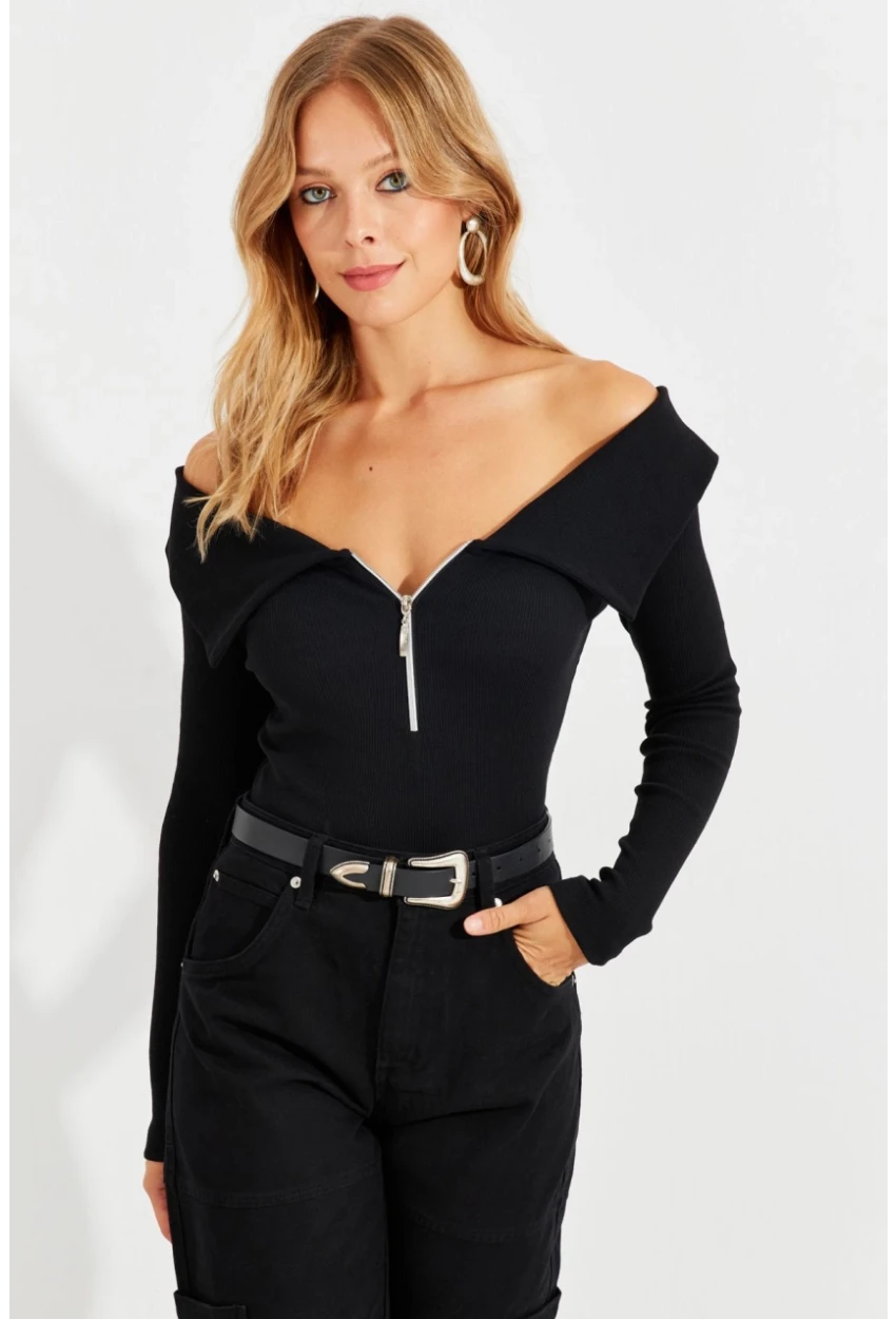 Kadın Siyah Fermuarlı Madonna Yaka Bluz EY2559
