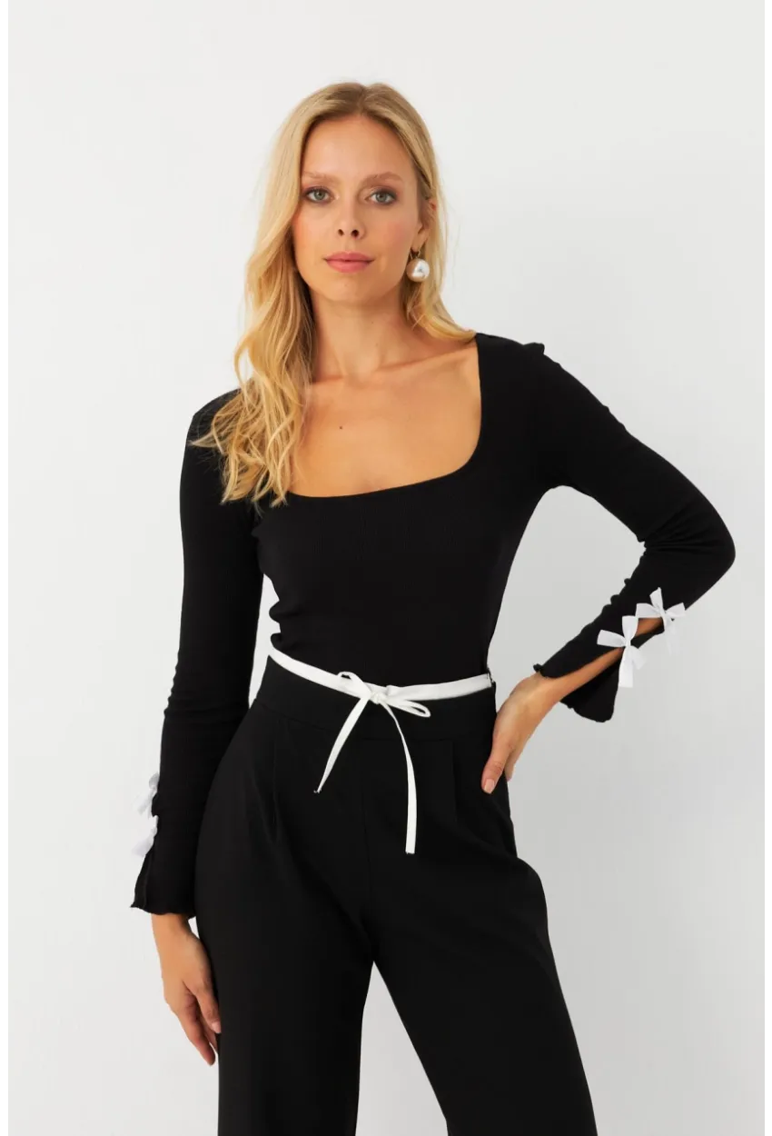 Kadın Siyah Fiyonklu Kare Yaka Crop Bluz RLO3034