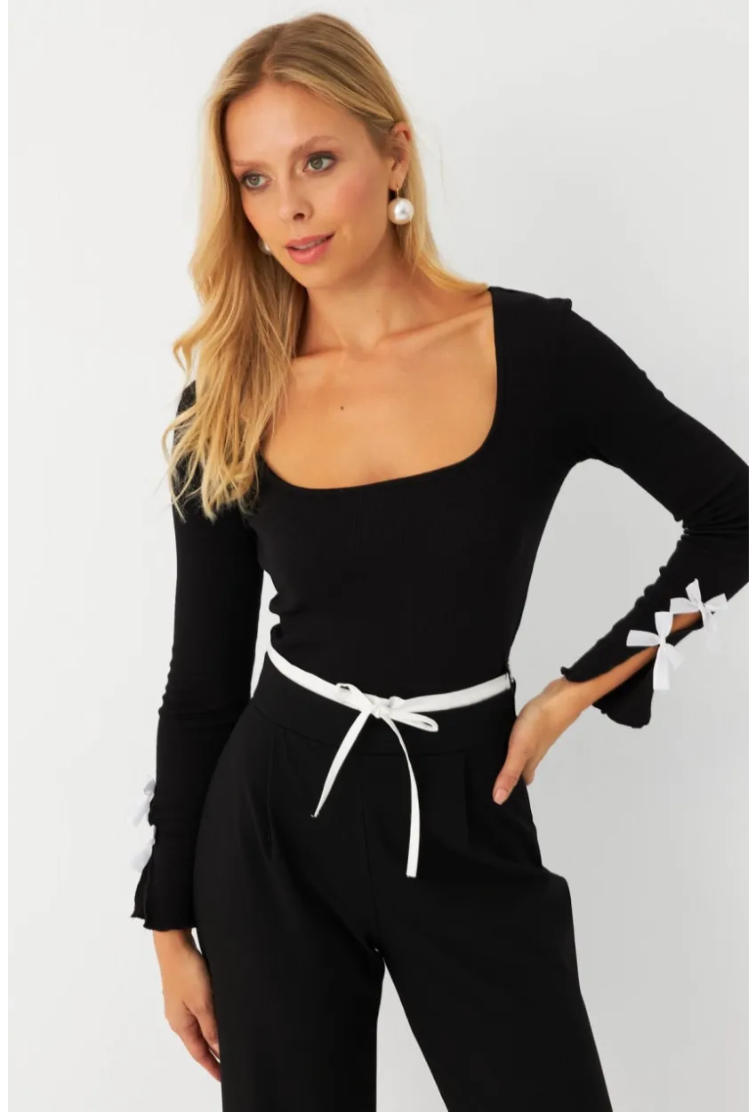 Kadın Siyah Fiyonklu Kare Yaka Crop Bluz RLO3034