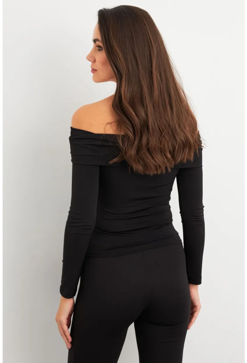 Kadın Siyah Halka Aksesuarlı Madonna Yaka Crop Bluz RLO3043