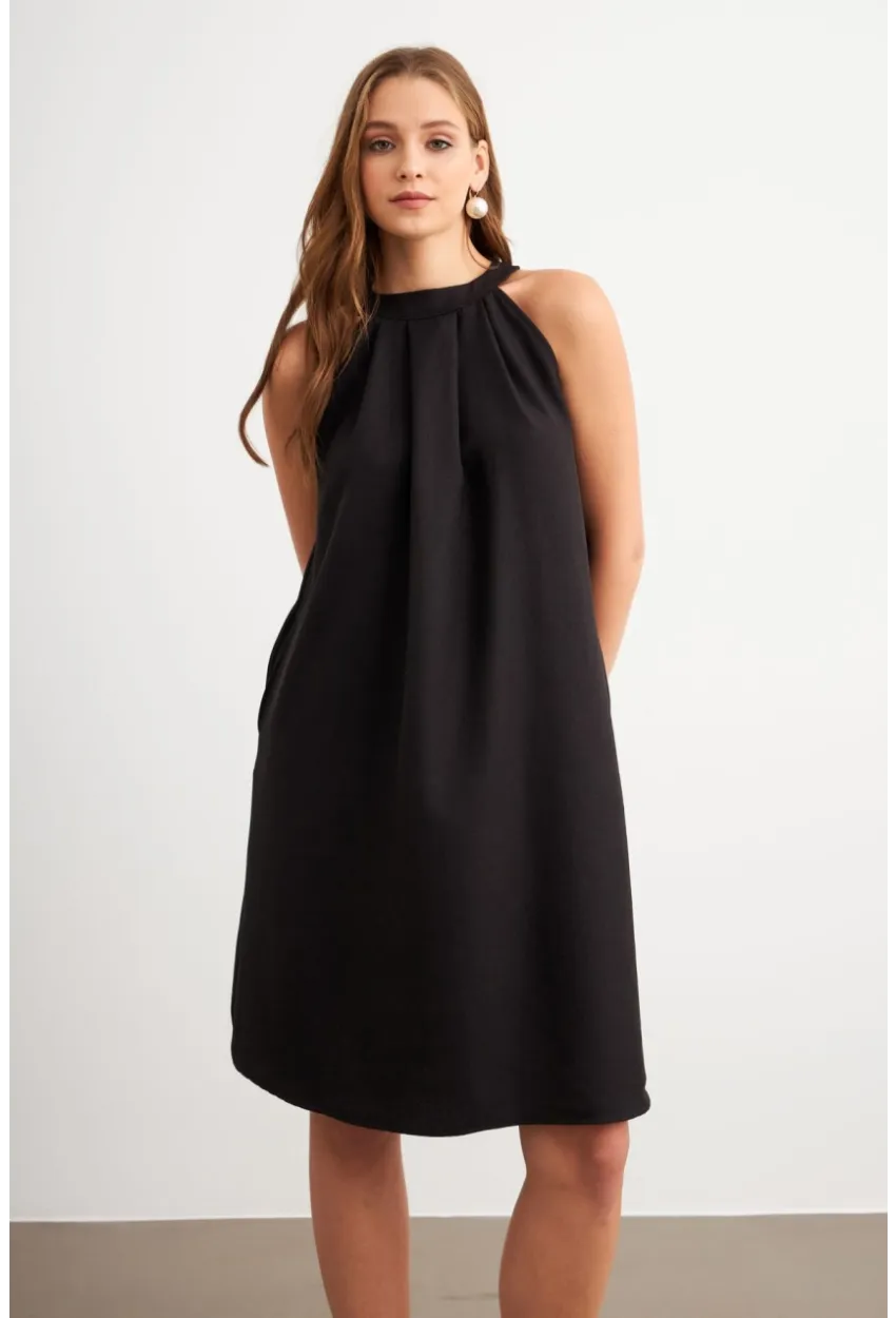 Kadın Siyah Halter Yaka Midi Elbise NH5029