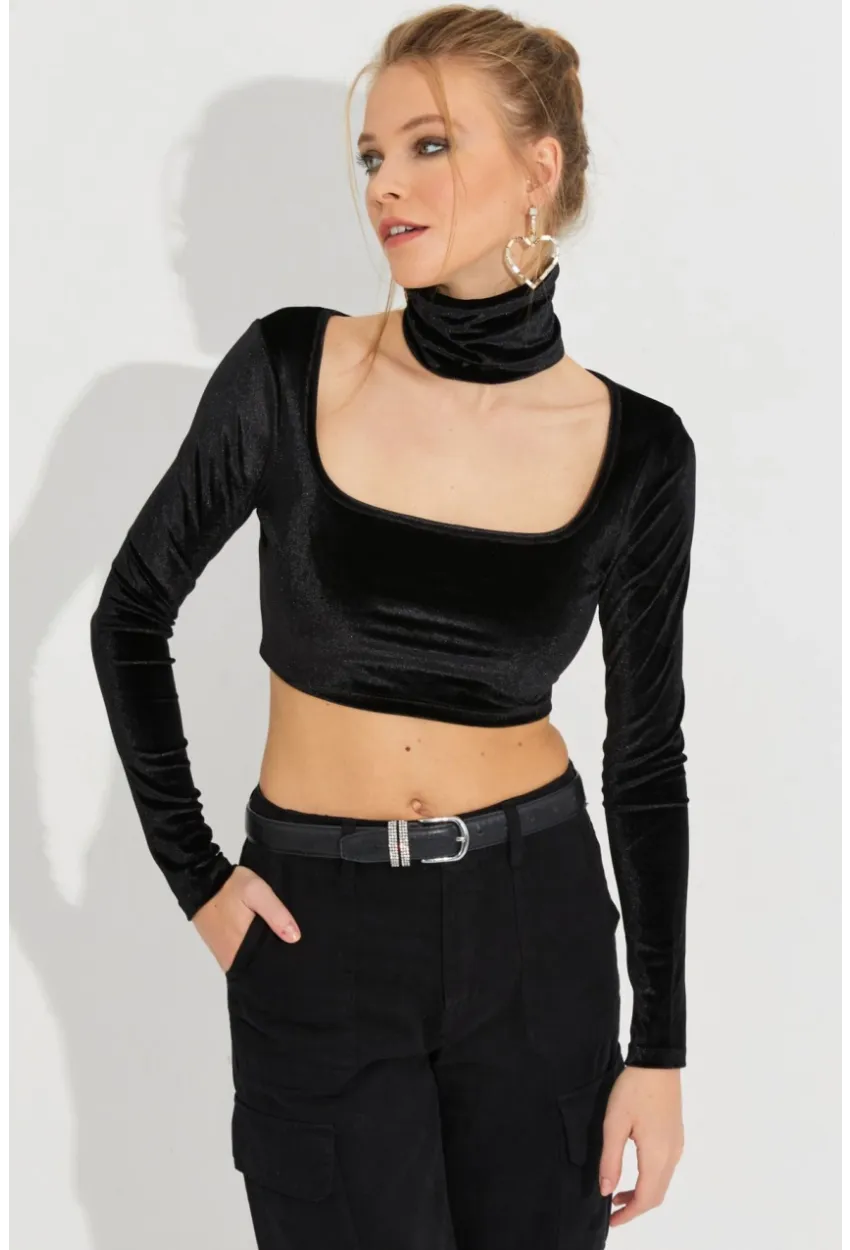 Kadın Siyah Kare Yaka Boyunluklu Kadife Crop Bluz B2867
